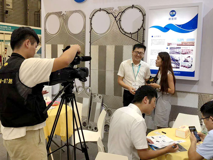 工业废水处理厂家k8.com上海展会现场新闻媒体采访 工业废水处理厂家k8.com上海展会现场新闻媒体采访