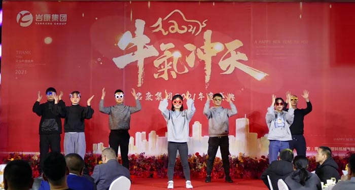 k8.com技术部带来的节目表演